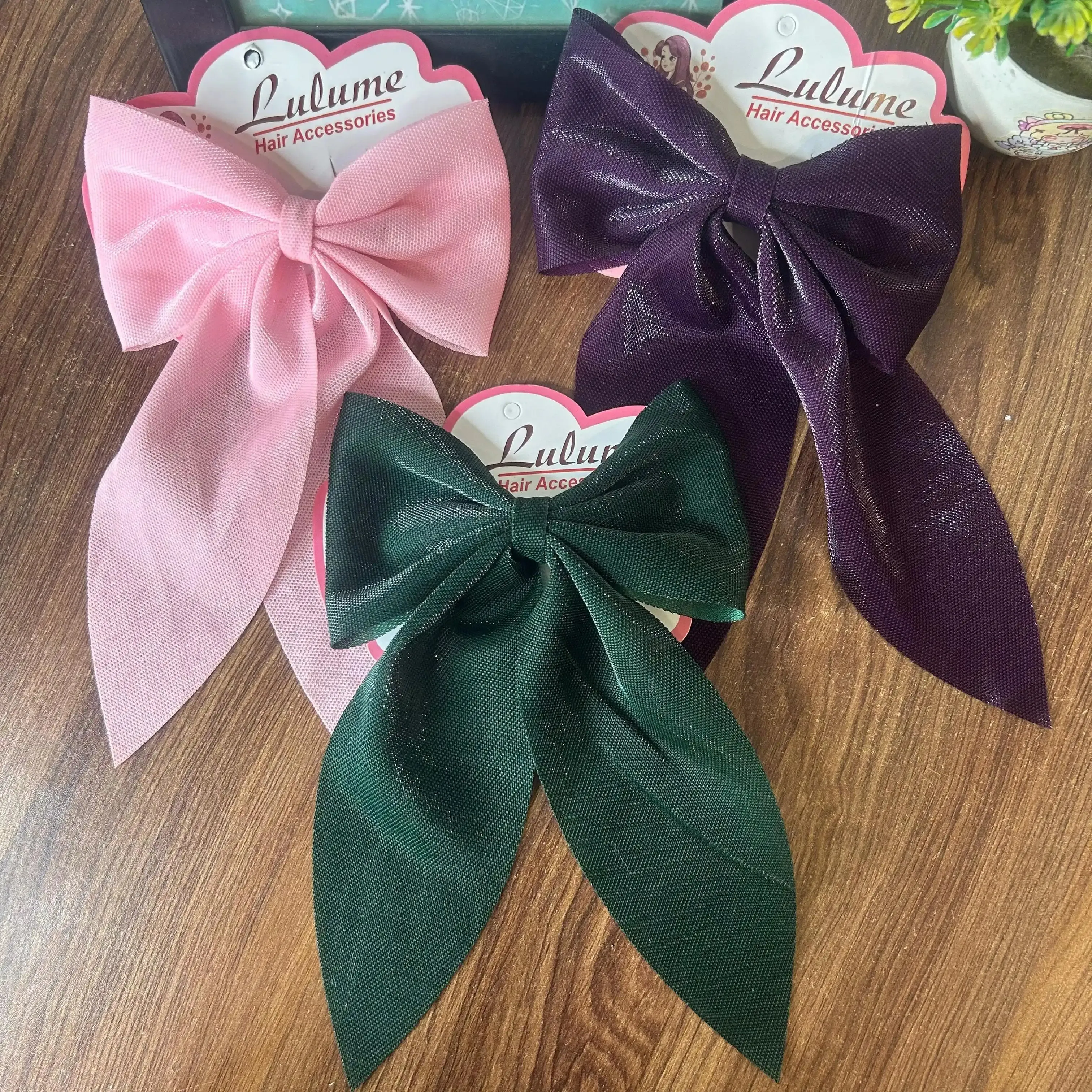 Shimmer bows